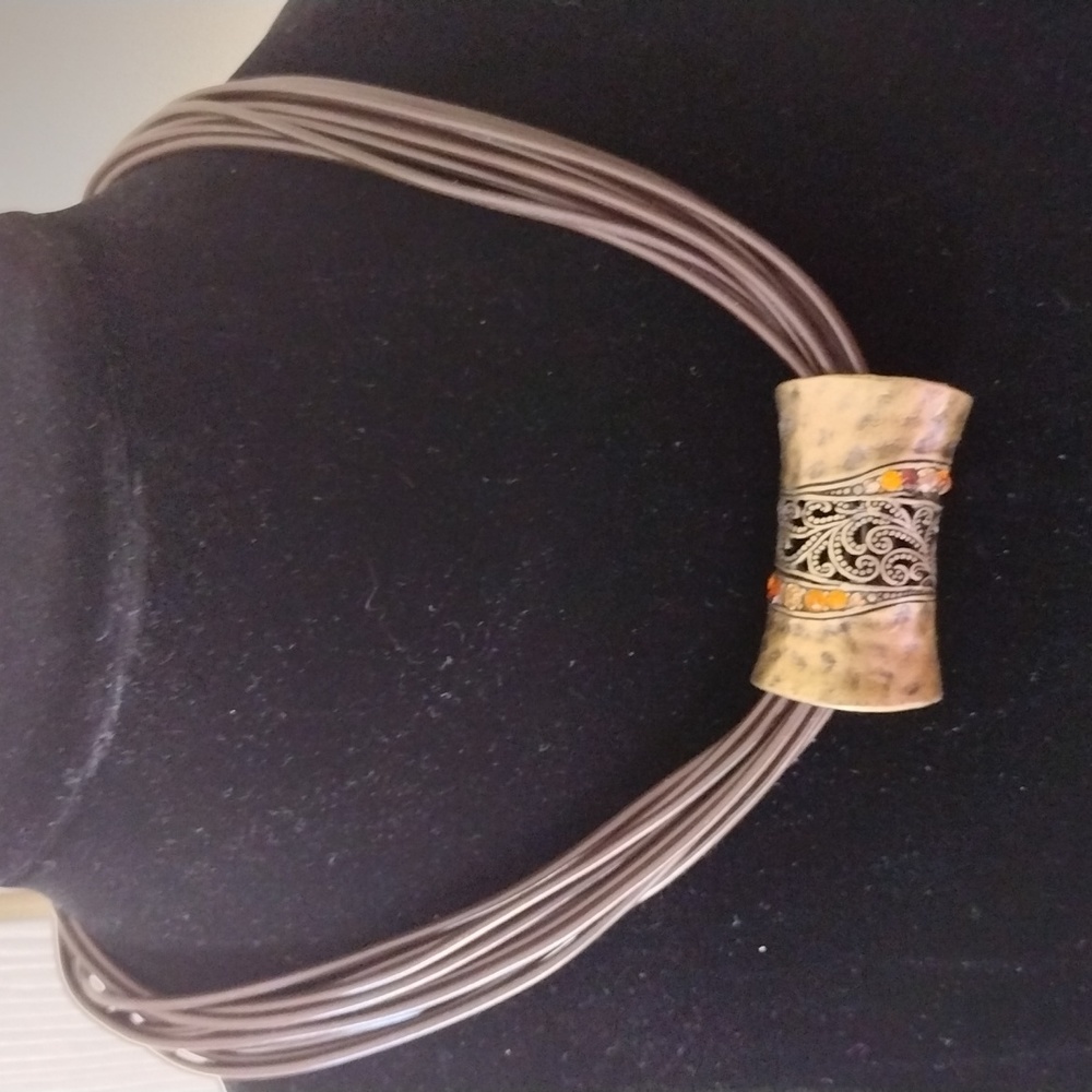 Choker necklace